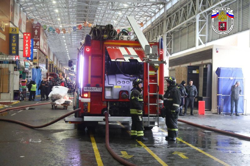 Пожар на рынке Садовод в Москве